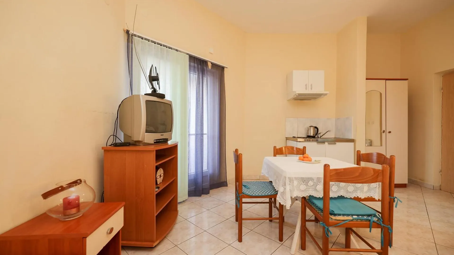 Beachfront Apartments Jermen Sukošan