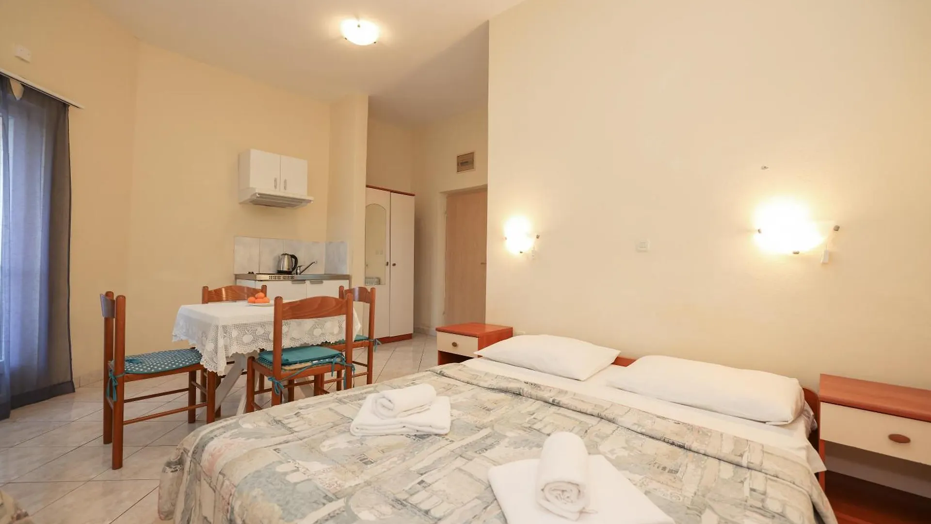 Beachfront Apartments Jermen Sukošan